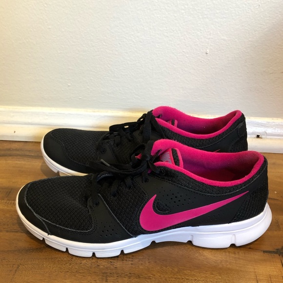 hot pink and black nikes